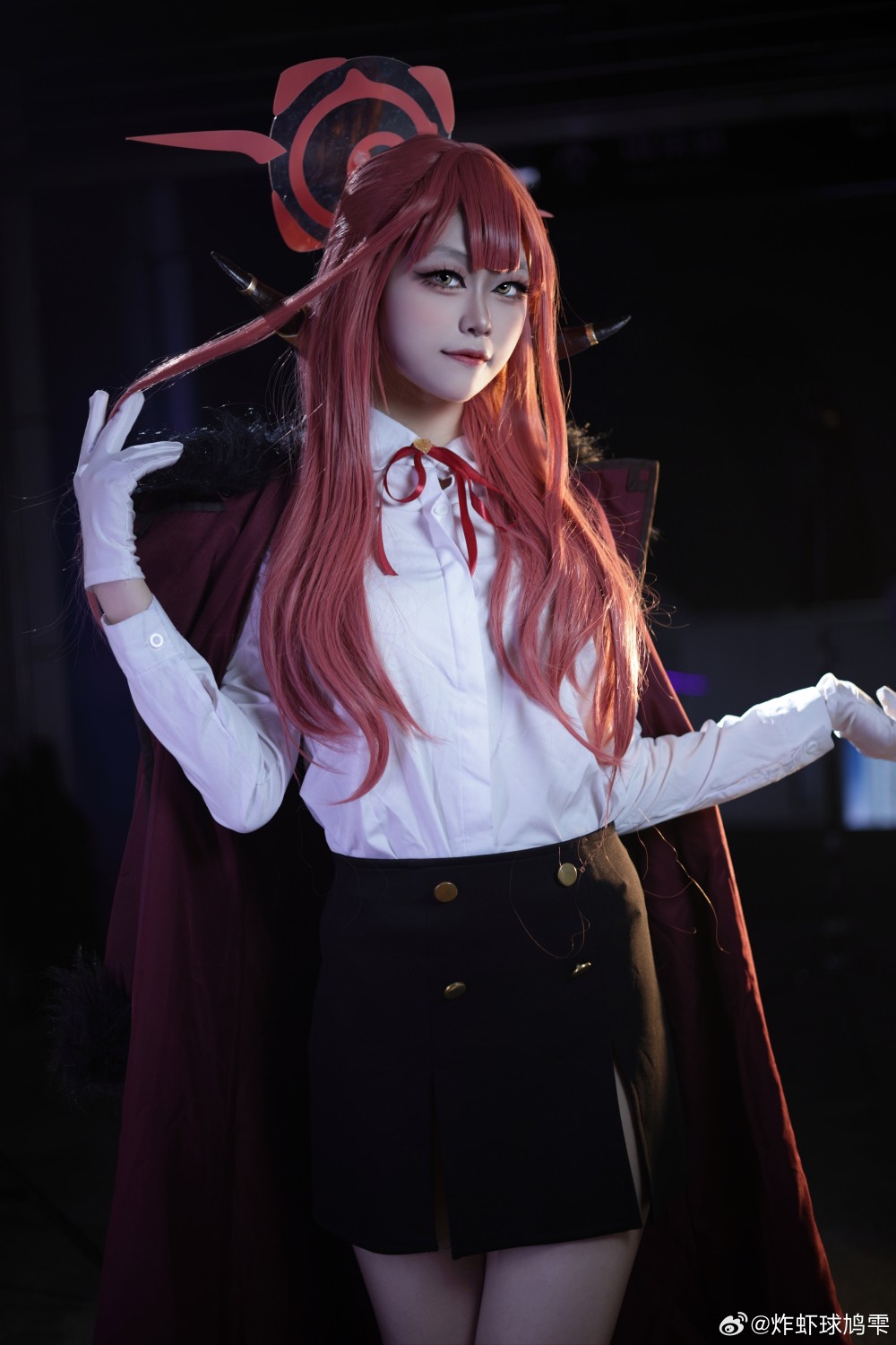好了，我的职员们！到了开工的时候了！陆八魔阿露cos场照@炸虾球鸠雫-DMA社区